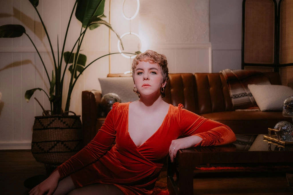 portrait of Carrie Ryan