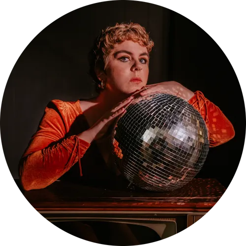 portrait of Carrie Ryan